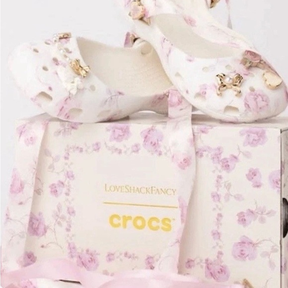CROCS Shoes - CROCS Floral Classic Clog in White with Pink Rose Print
